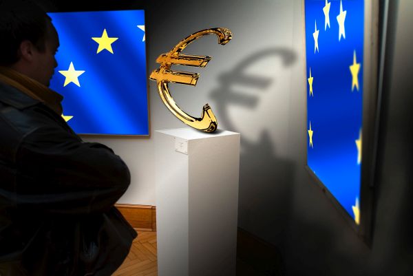 eu euro statue